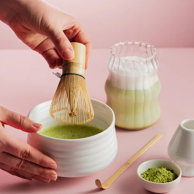 kusmi-tea-set-accessori-per-matcha-ciotola-supporto-frusta image 1